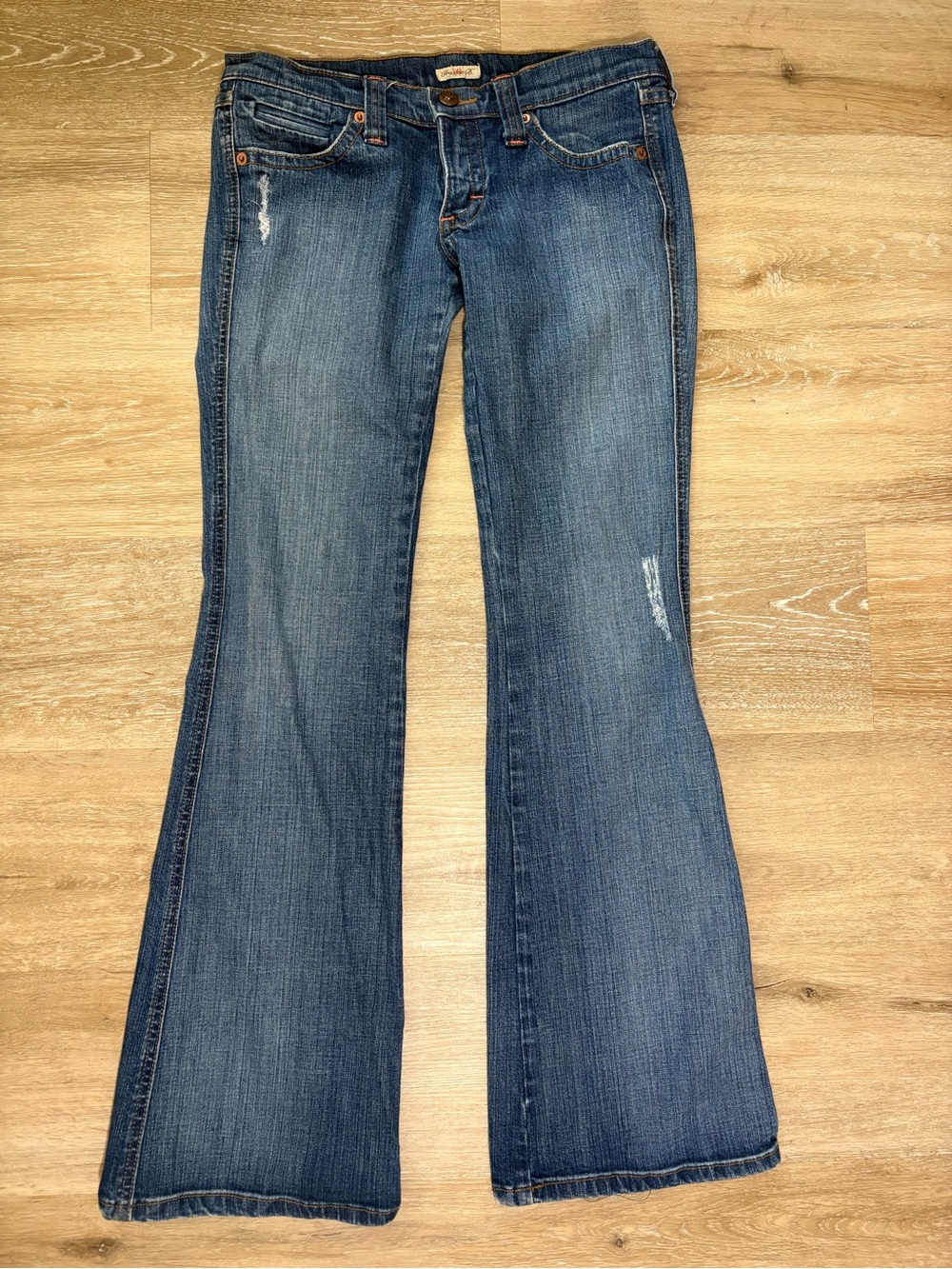 Low rise flared Frankie B. Jeans
